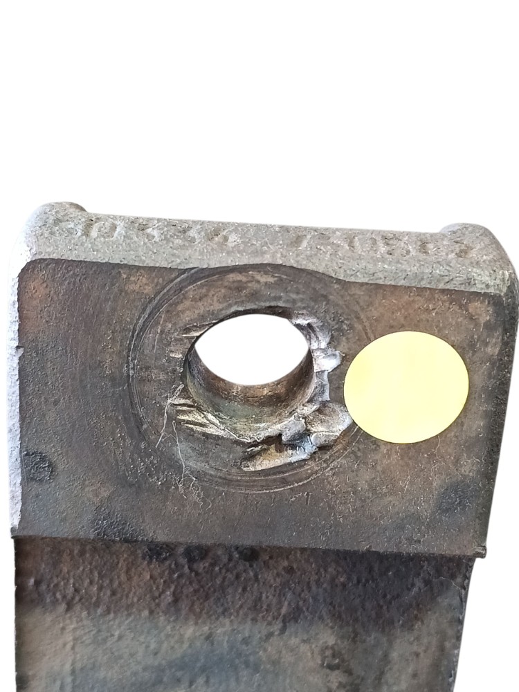 Suporte motor diant. LE Iveco Tector ISB Euro 3 503347305 3