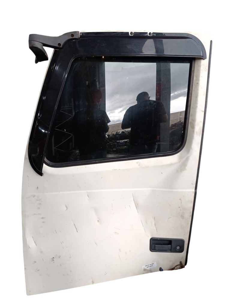 Porta lado esquerdo Volvo fh 13 clássico Com detalhes 1