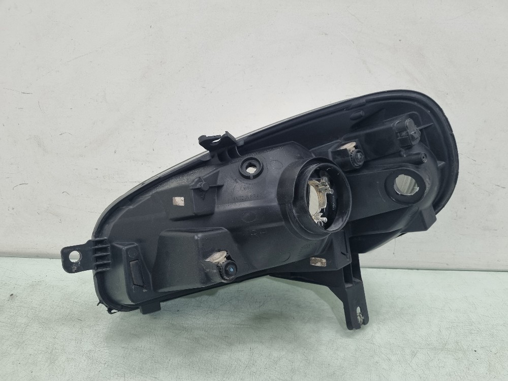 Farol direito cromado Fiat Uno drive 2016/2020 recuperado 4