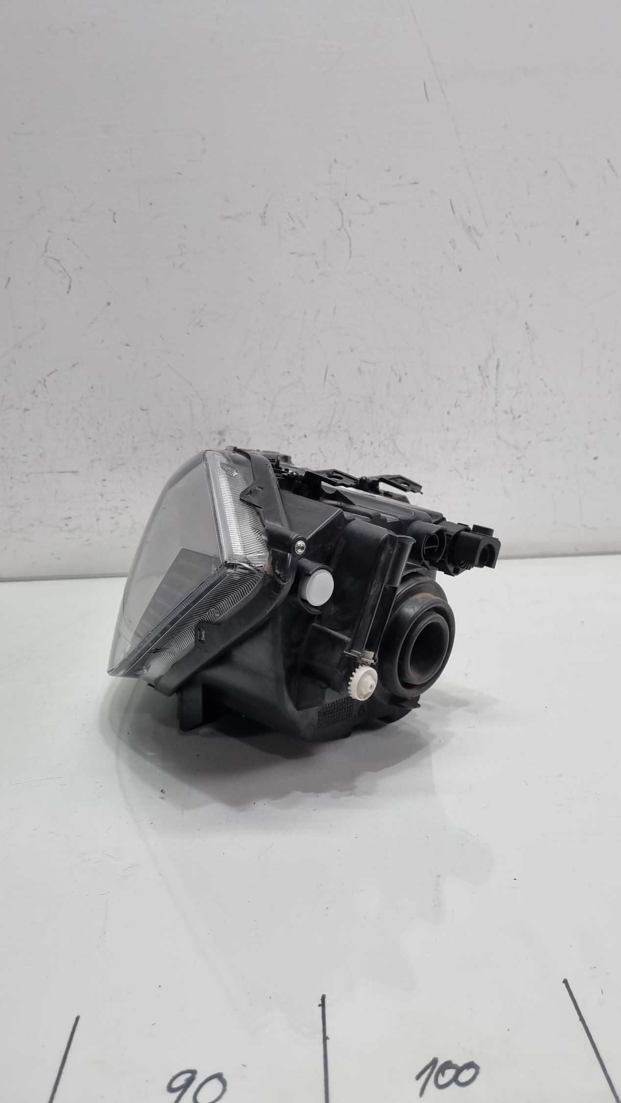 Farol lado esquerdo Volkswagen Polo Tracker 2023/2025 1