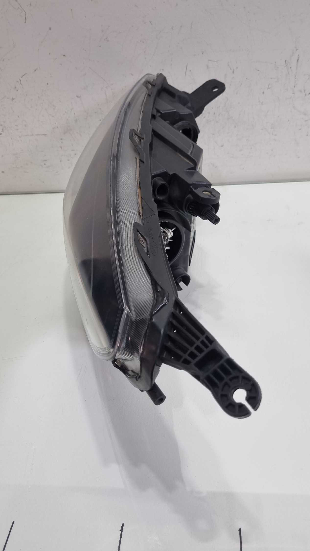 Farol lado esquerdo Ford KA mascara negra modelo 2018/2022 4