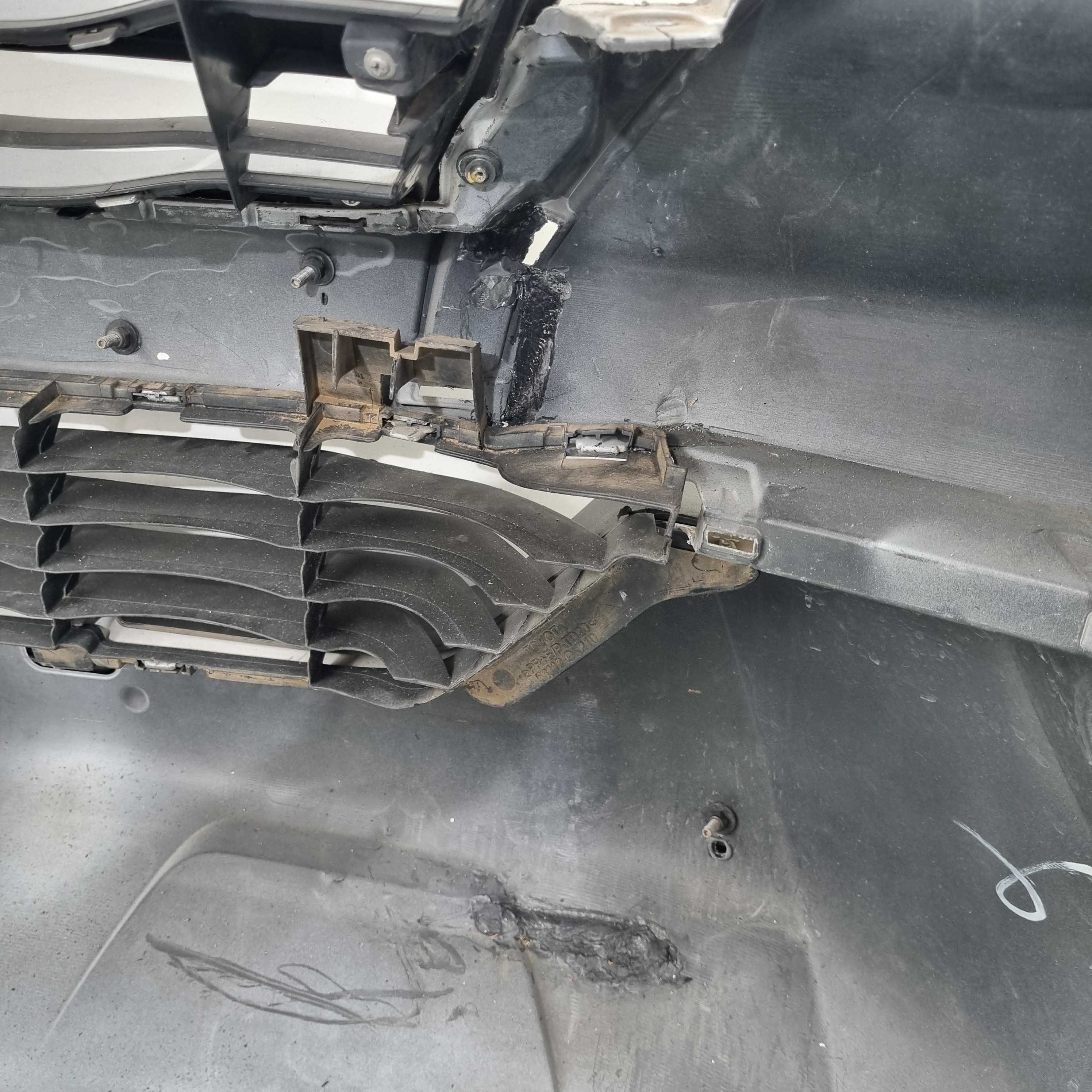 Para-choque Dianteiro Toyota Hilux Sw4 2017 / 2020 Seminova. 9