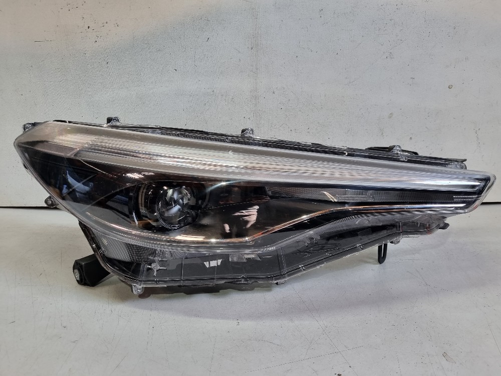 Farol Direito Do Toyota Corolla Cross 2023/2025 Recuperado. Direito/passageiro 1