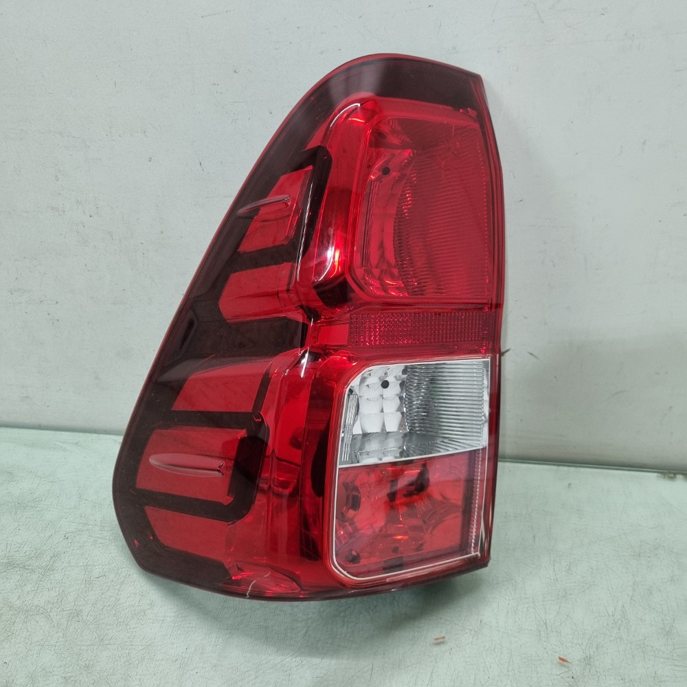 Lanterna Do Lado Esquerdo Toyota Hilux Modelos 2017/2022 Esquerdo/motorista