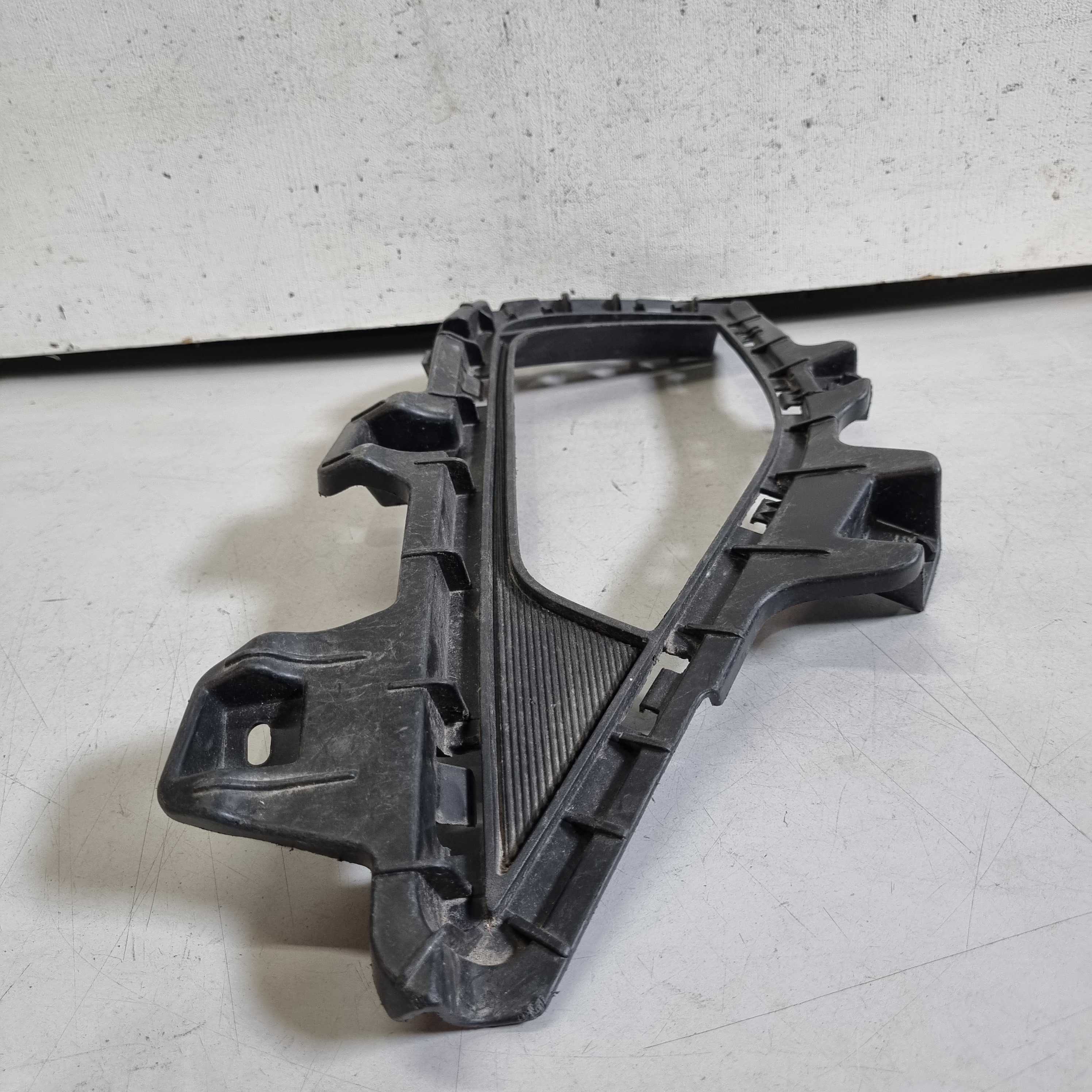 Moldura Lado Esquerdo De Milha Celta 2022/2024 Seminovo 2