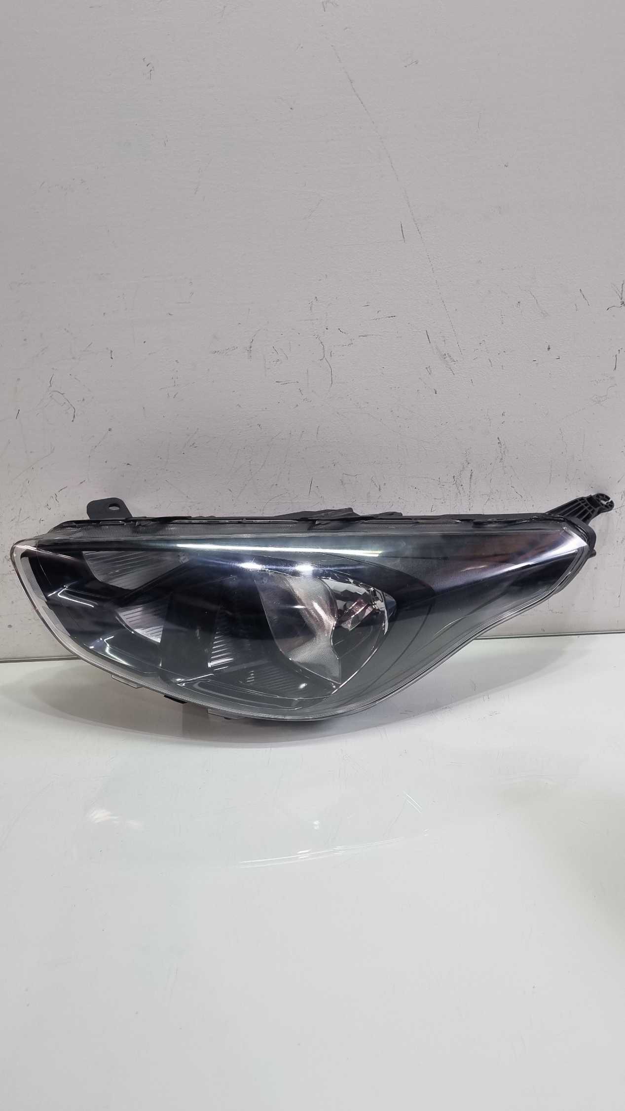 Farol lado esquerdo Ford KA mascara negra modelo 2018/2022 2