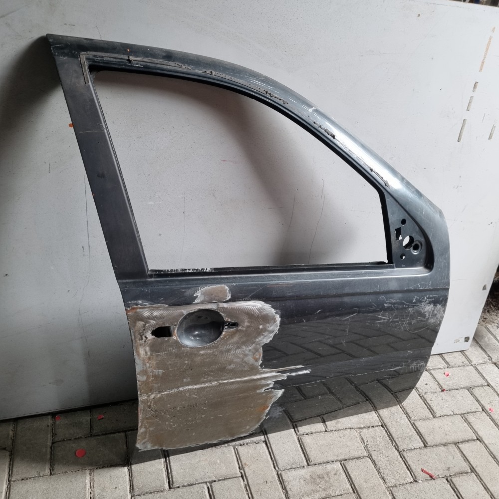 Porta Dianteira Do Lado Direito Fiat Siena 2008/2012 Dianteira 1