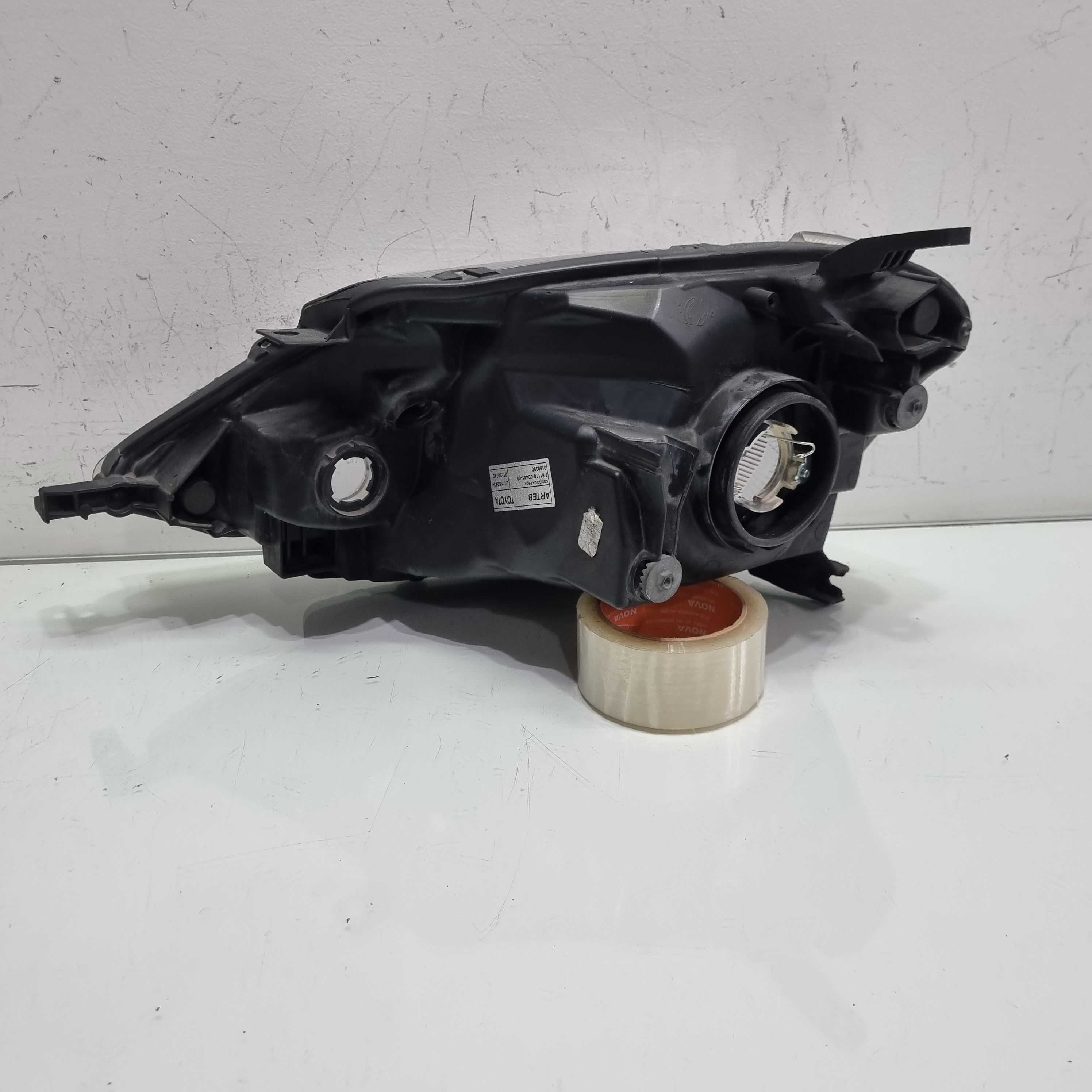 Farol  lado direito Toyota Etios 2013/2019 2