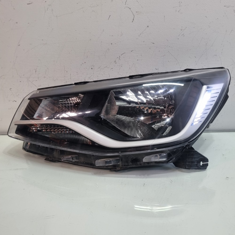 Farol Do Lado Esquerdo Volkswagen Saveiro 2023/2026 Esquerdo/motorista