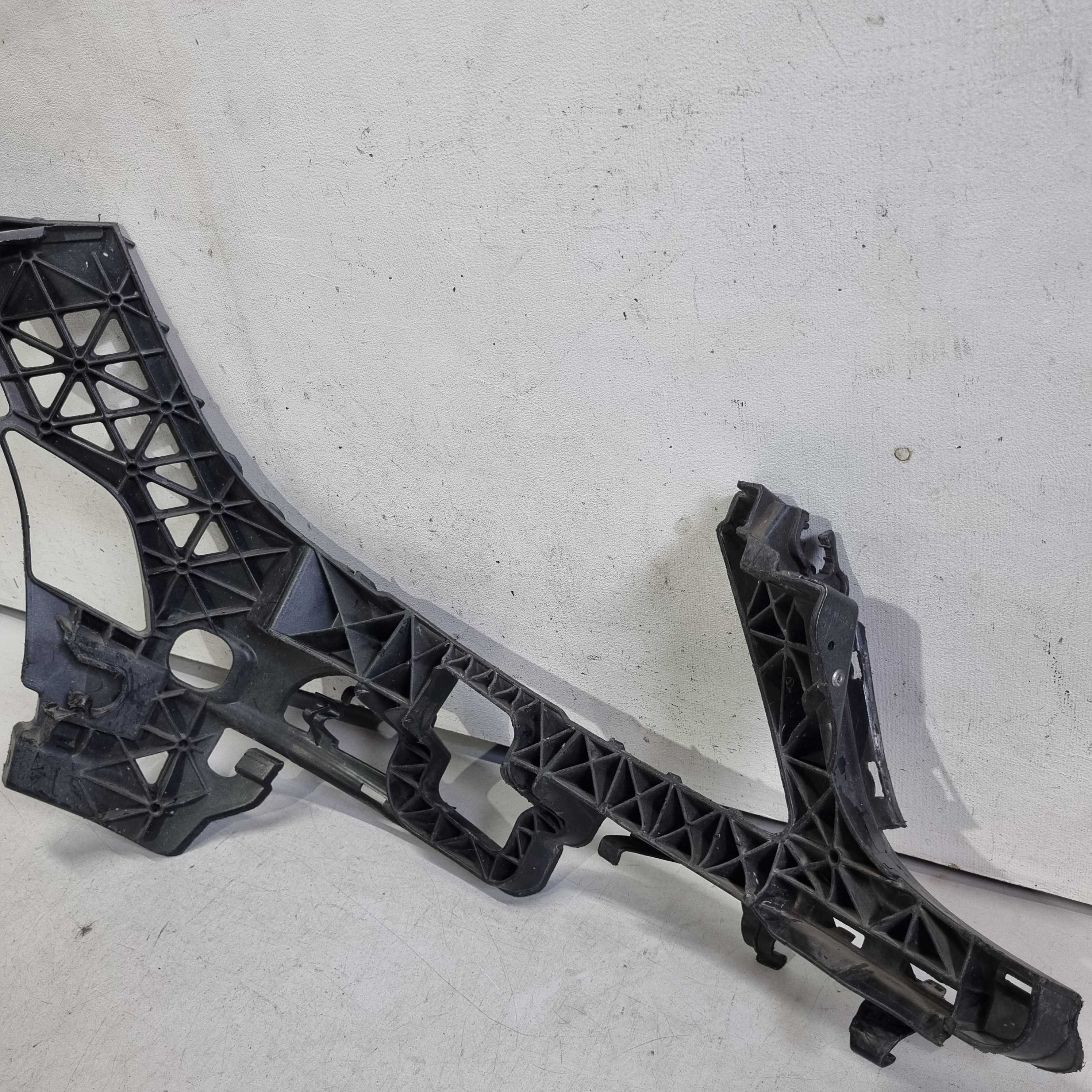 Guia Farol Esquerdo Mercedes-benz C180 2008/2012 Seminovo. 6