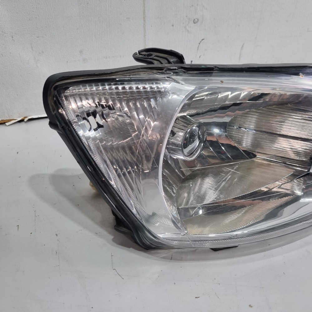 Farol Do Lado Direito Chevrolet Classic Modelos 2010/2013 Direito/passageiro 2