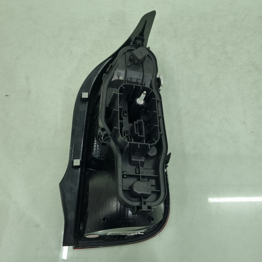 Lanterna  Lado Esquerdo  Volkswagen Up 2013/2017 Recuperado. Esquerdo/motorista 4