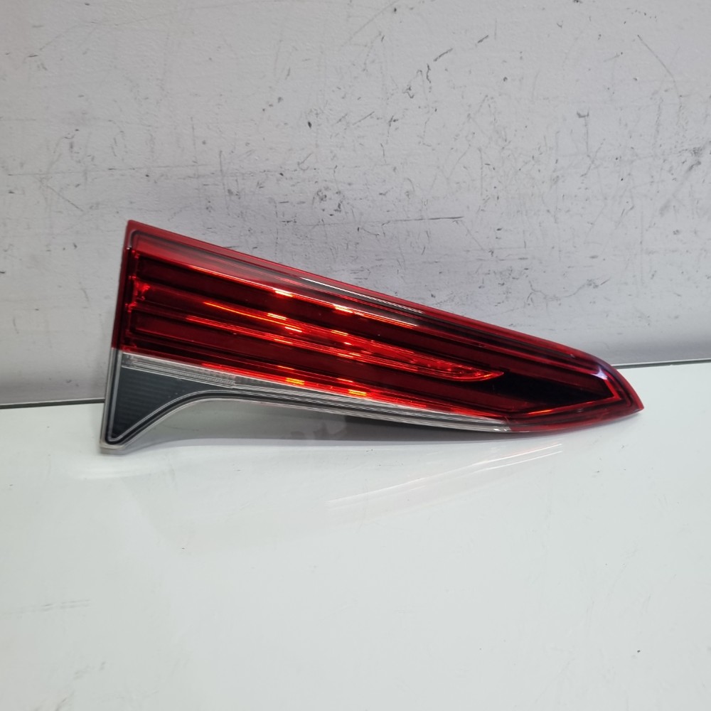 Lanterna Esquerda Tampa Toyota Hilux Sw4 2020 2021 2022 2023 Esquerdo/motorista 3