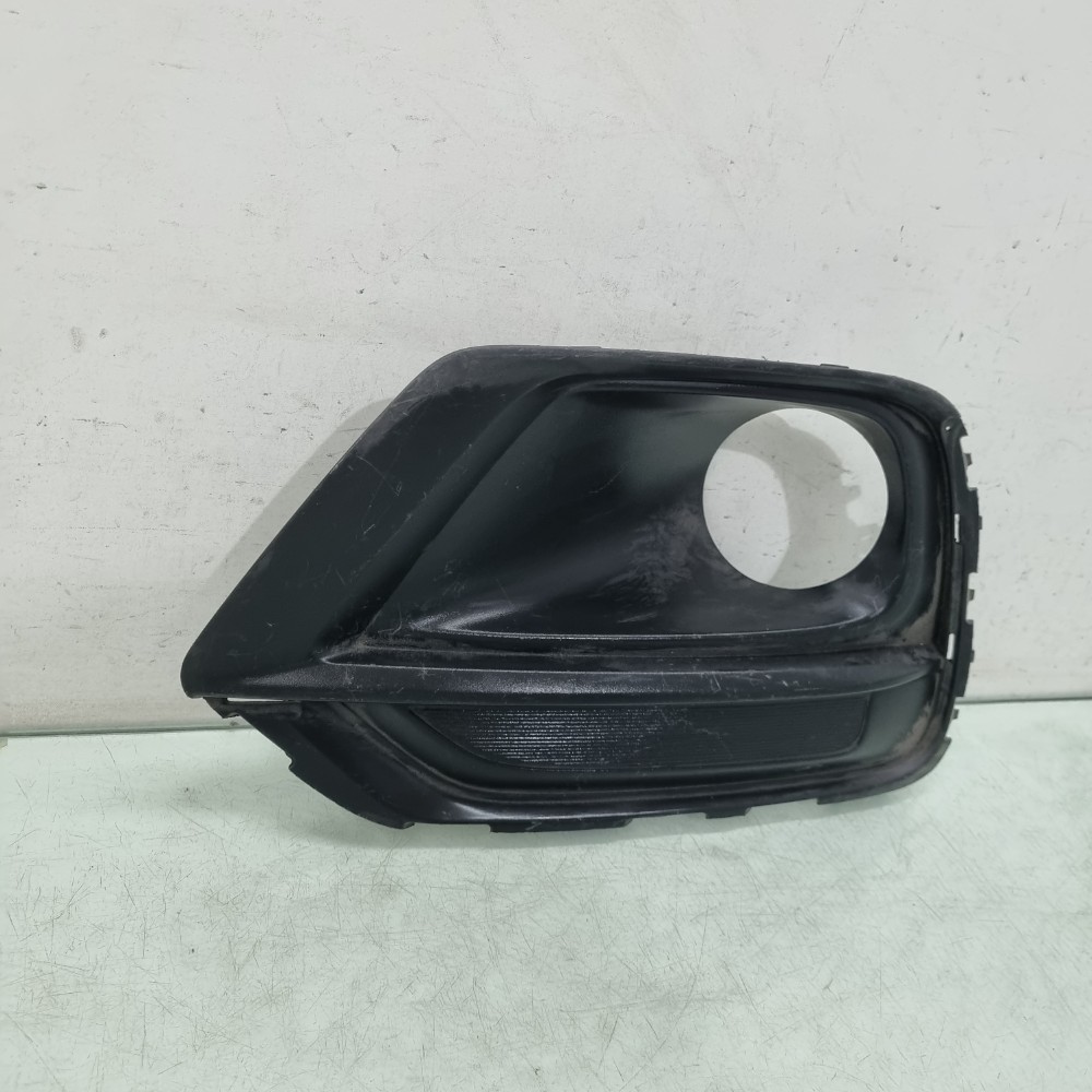 Moldura Farol Milha Esquerdo Chevrolet Tracker  2017/2019 Esquerdo 1