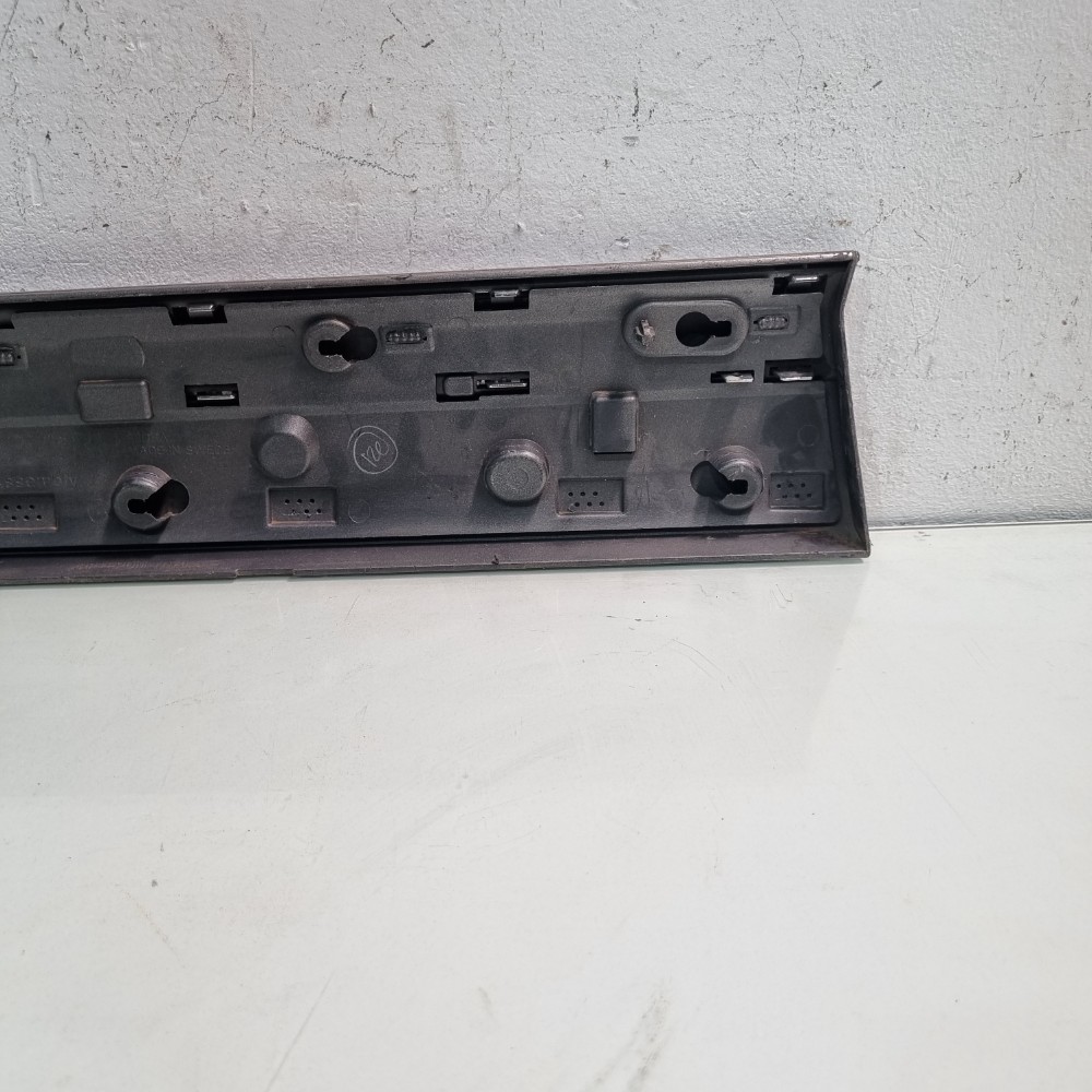 Friso Da Porta Dianteira Direita Volvo Xc90 2016/2019 Cinza 2