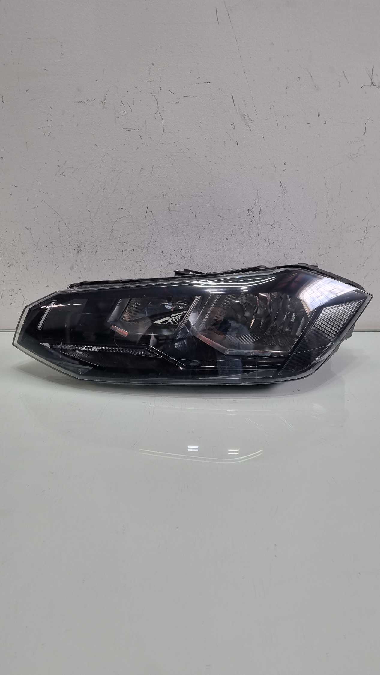 Farol lado esquerdo VOLKSWAGEN POLO 2017/2022 3