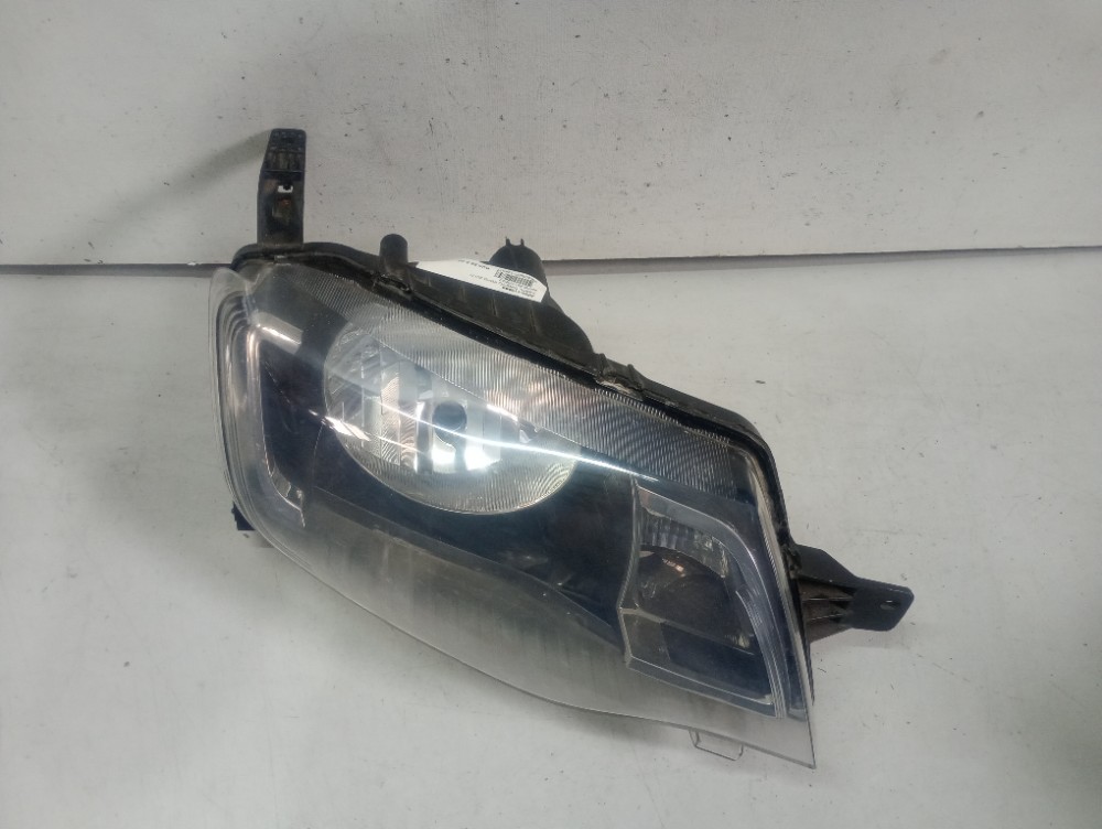 Farol Esquerdo Toyota Yaris Mnegra 2022/2024 . Esquerdo/motorista 2