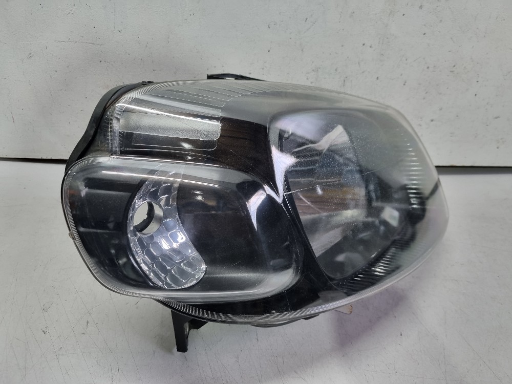 Farol Dir. Máscara Negra Fiat Uno Vivace 2010/2015 Seminovo. 2