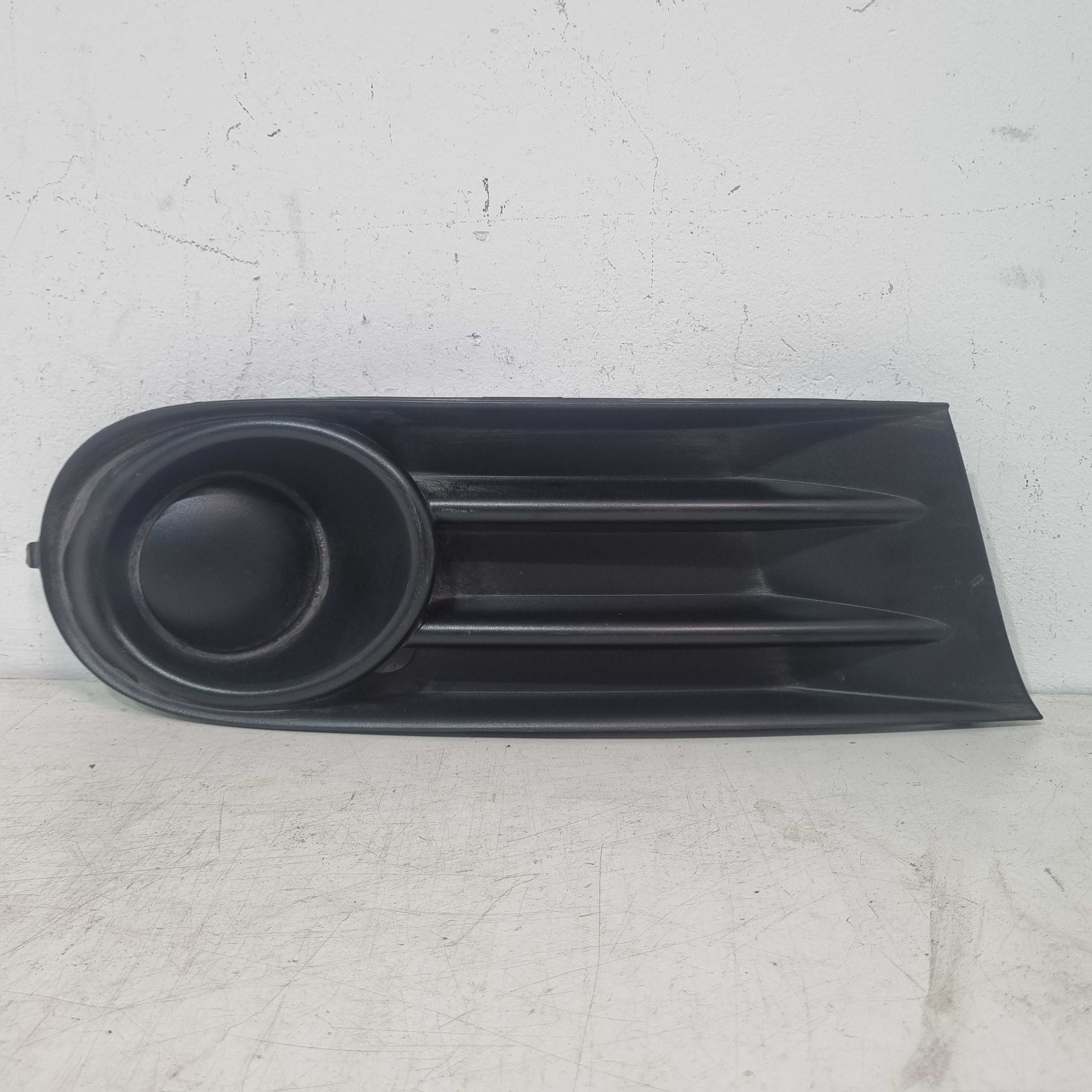 Moldura Do Farol De Milha Direito Volkswagen Gol 2009/2012 Preto Direito
