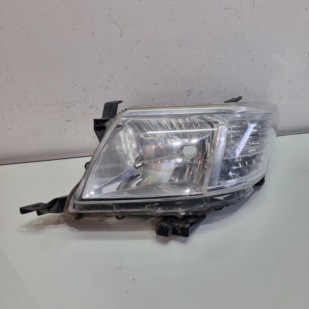 Farol Dianteiro Esquerdo Toyota Hilux 2013/2016 Esquerdo/motorista