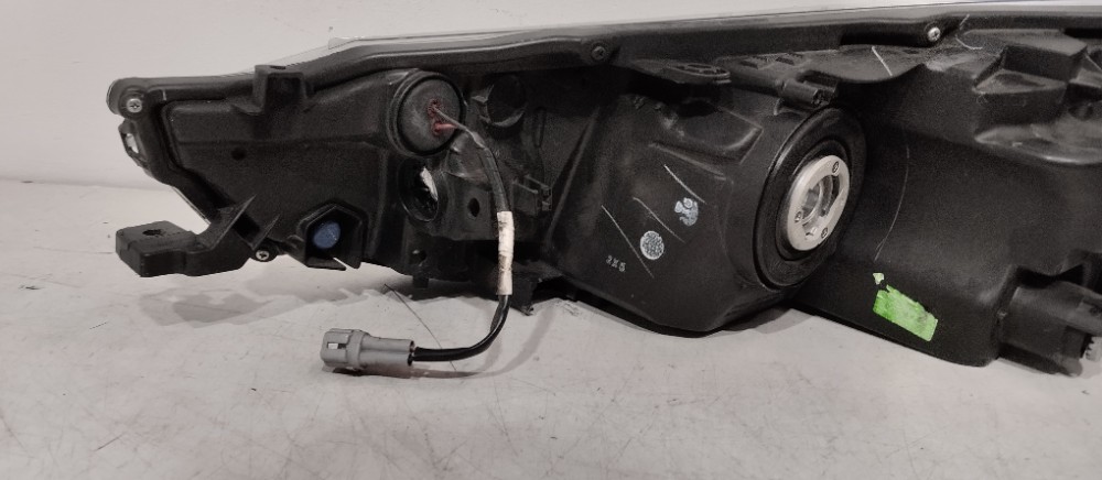 Farol  Direito  Máscara Negra  Yaris 2020 A 2023 Recuperado. 5