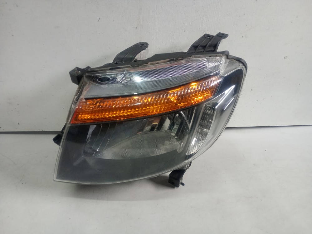 Farol Esquerdo Máscara Negra Ranger  2013 Á 2016 Recuperado. 2