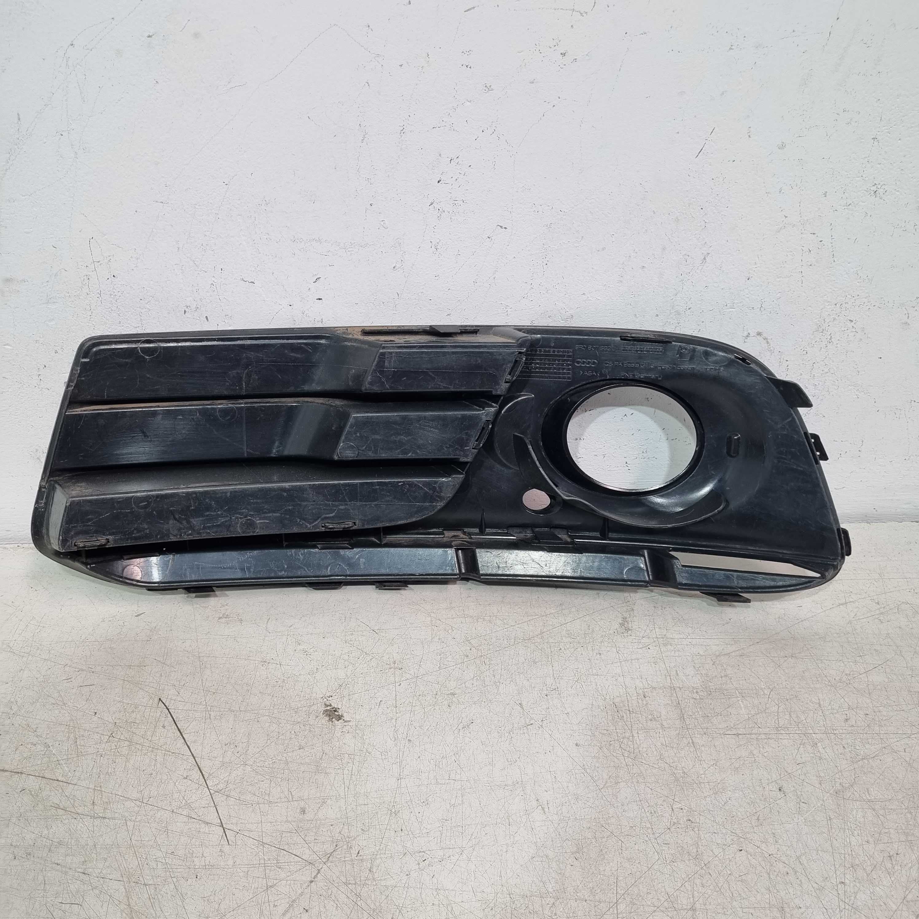 Moldura Do Farol De Milha Direito Audi Q5 Modelos 2013/2015 Direito 2