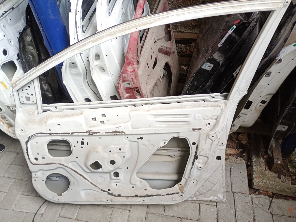 Porta dianteira direita Nissan Sentra 2013/2018 2
