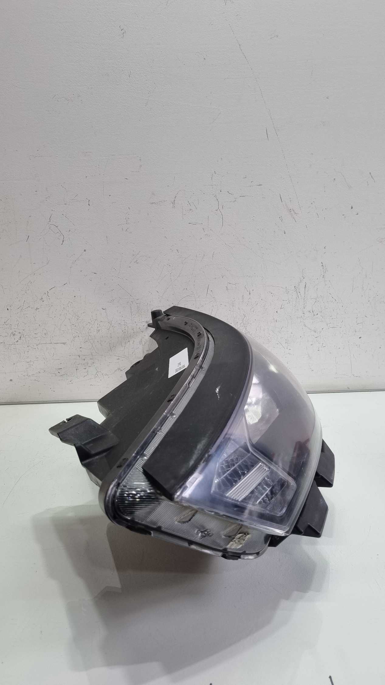 Farol lado esquerdo Hyundai HB20 mascara negra 2023/2025 3