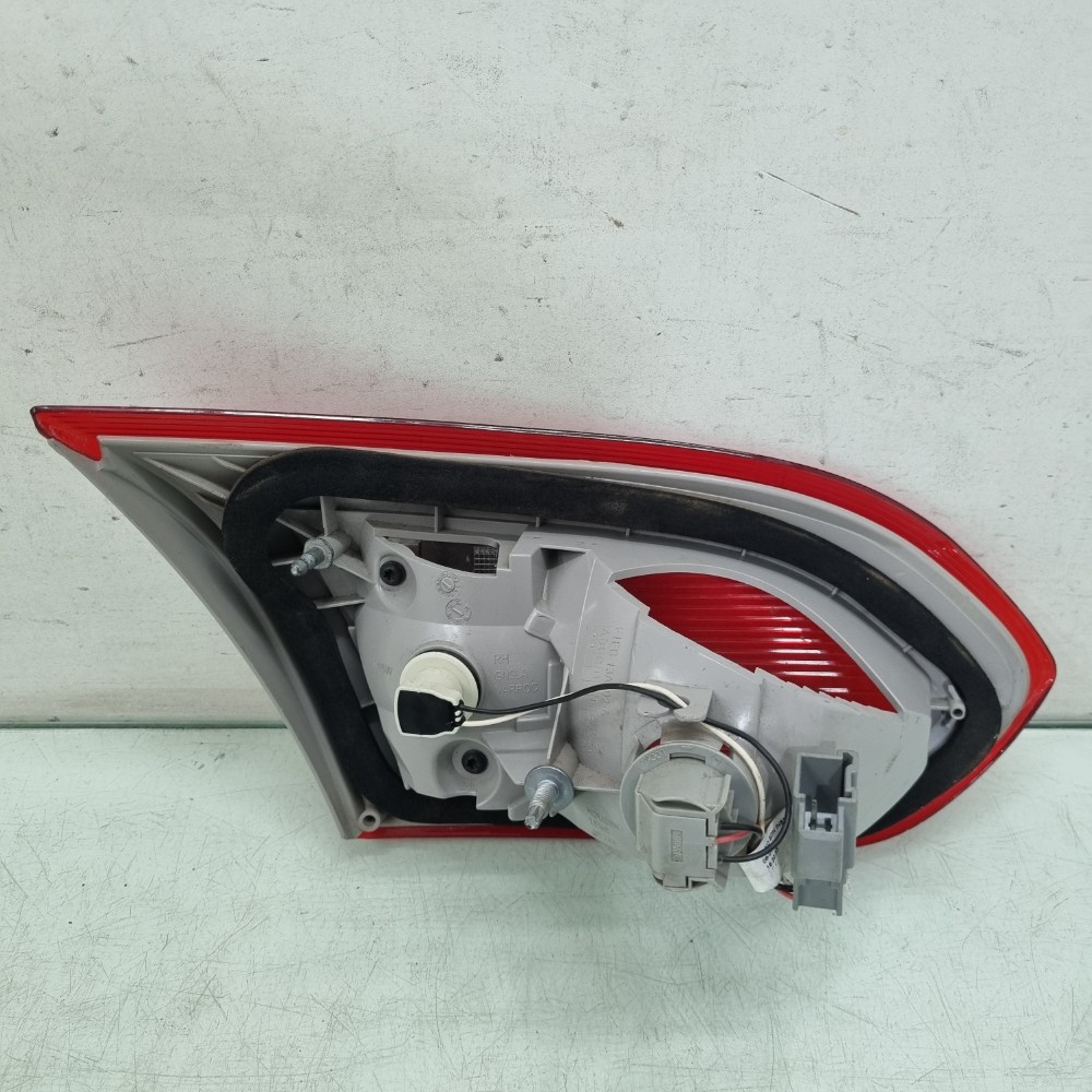 Lanterna Direita Da Tampa Traseira Ford Focus Sedan 2016/20 4