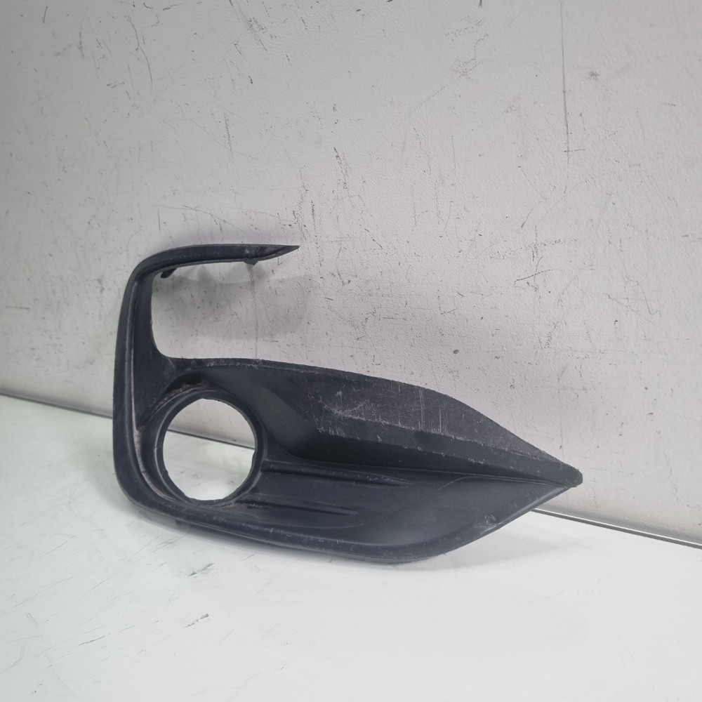 Moldura Direita da Grade Fiat Palio ELX 2010–2014 3
