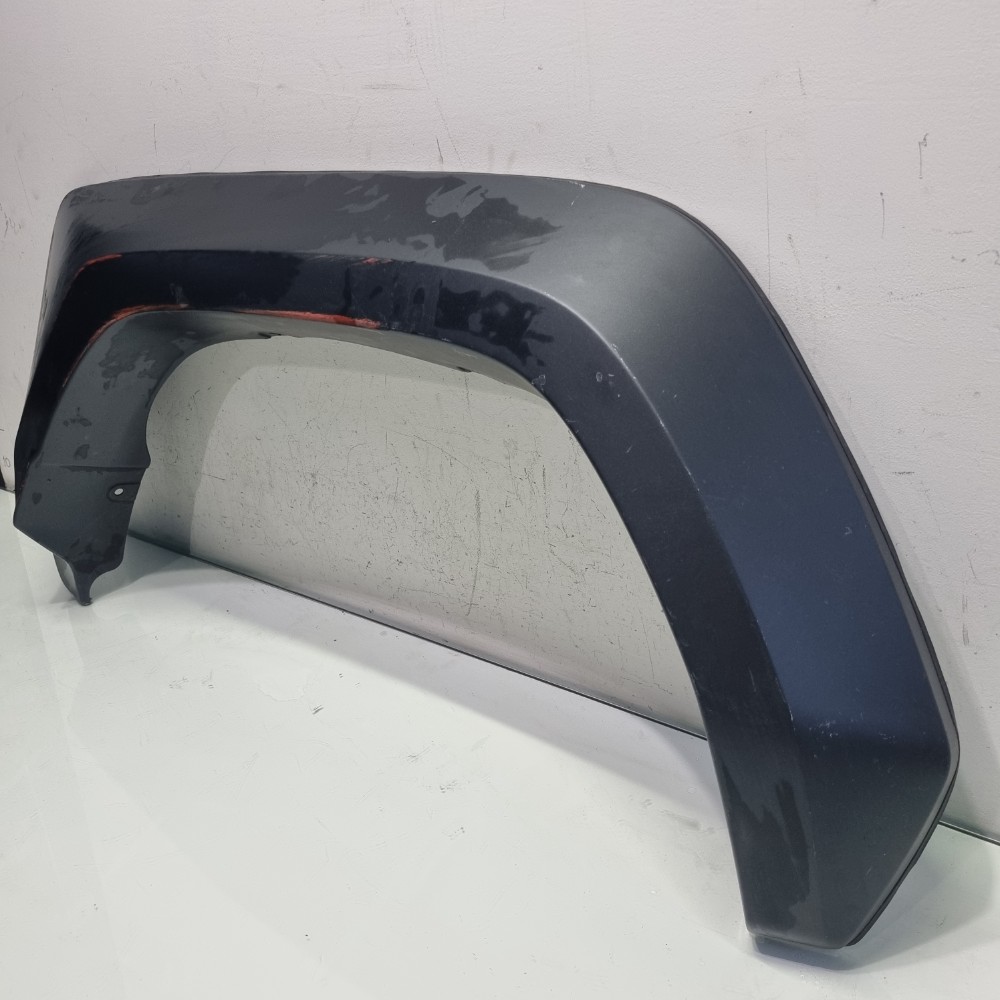 Moldura da lateral traseira direita hilux 18/23 original 4