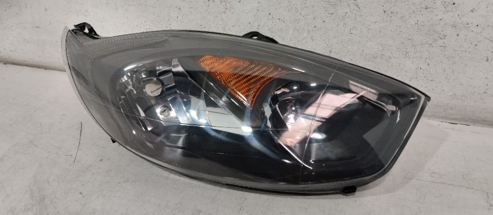 Farol Direito Mascara  Negra Fiesta  Rocam 2011/2014 Usado. Direito/passageiro 2