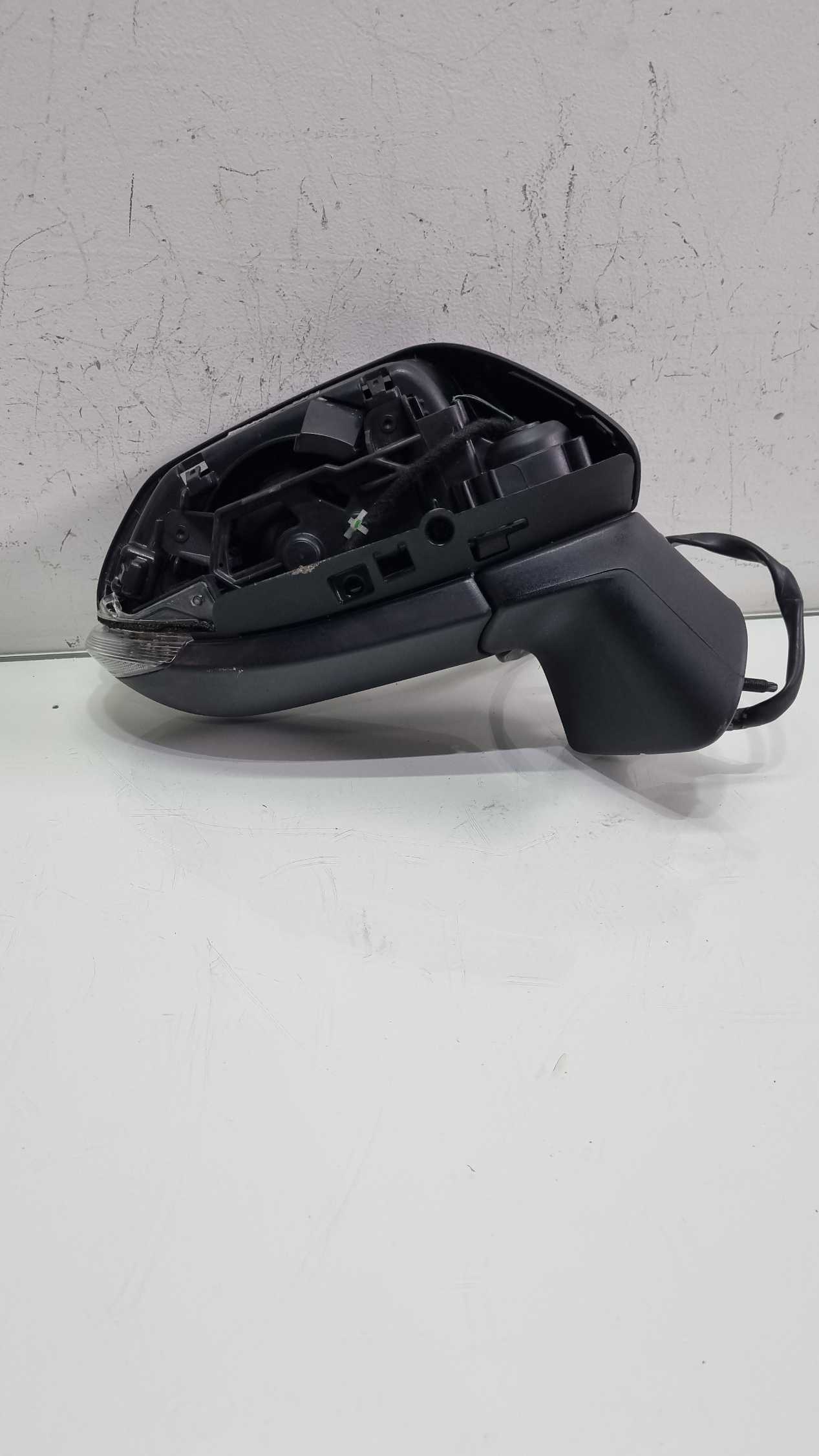 Retrovisor direito Toyota Corolla Elétrico/Led 2020/2025 2
