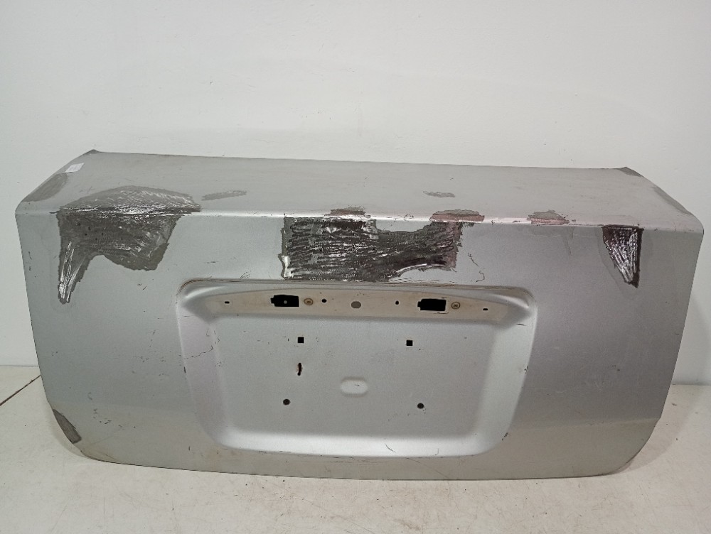 Tampa Traseira Nissan Sentra 2008 / 2012 Prata