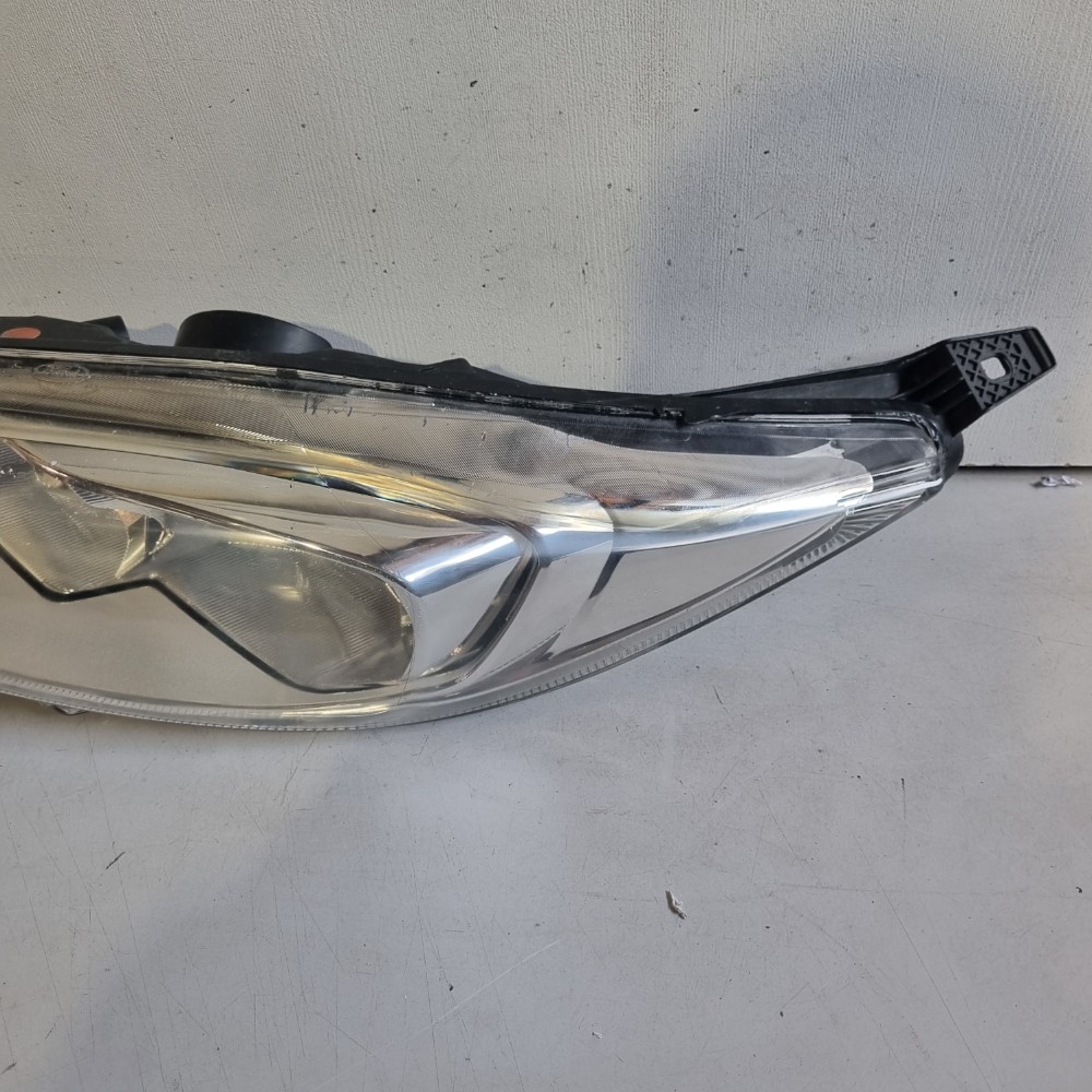 Farol Do Lado Esquerdo Ford New Fiesta Modelos 2015/2018 Esquerdo/motorista 2