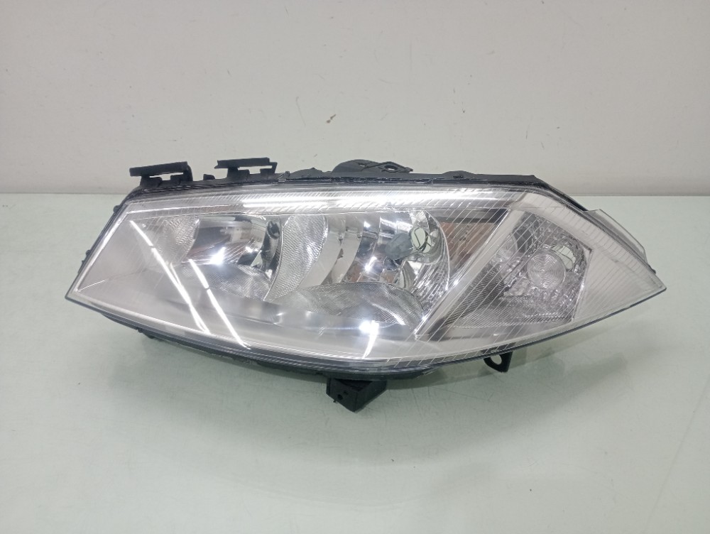 Farol esquerdo Megane 2008/2012 recuperado