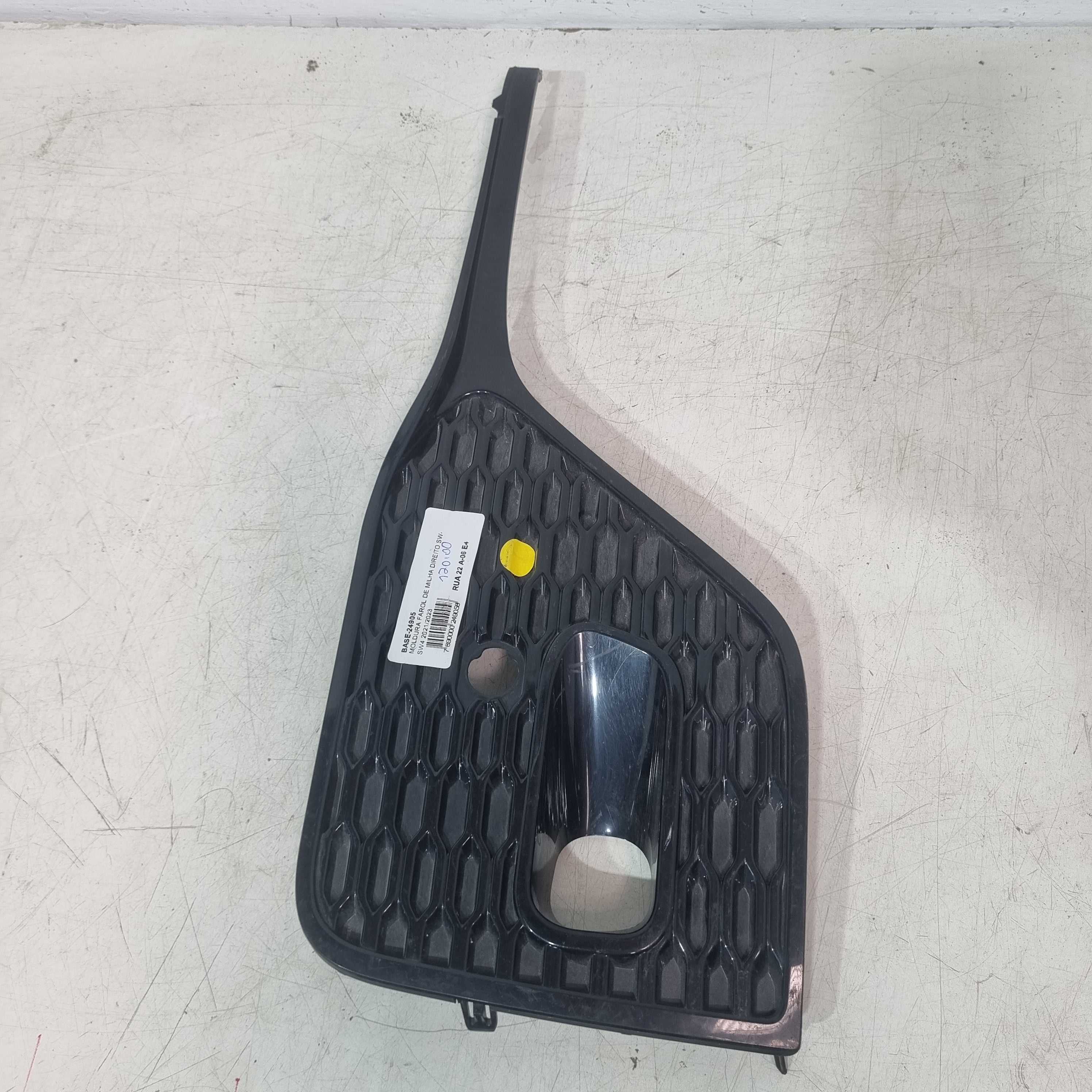 Moldura Farol De Milha Direito Toyota Sw4 Modelos 2021/2023 Preto Direito 3