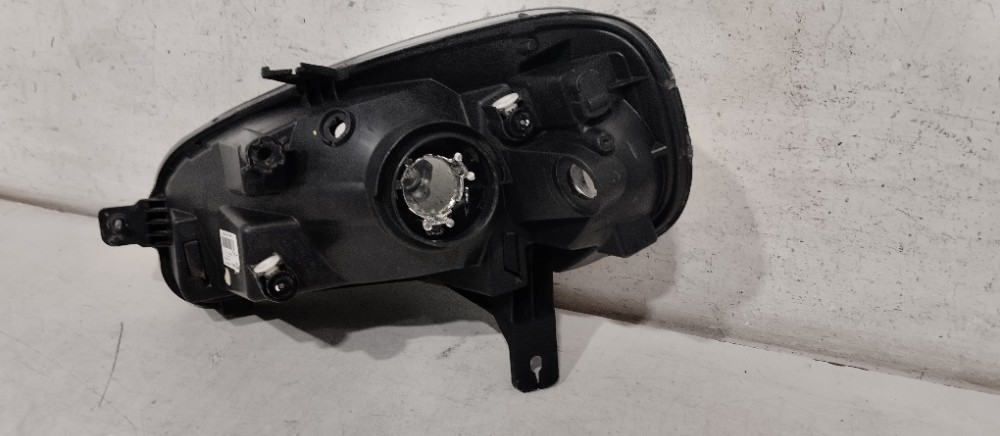 Farol Direito Fiat Uno Drive Máscara Negra 2016/2021 Usado. Direito/passageiro 3