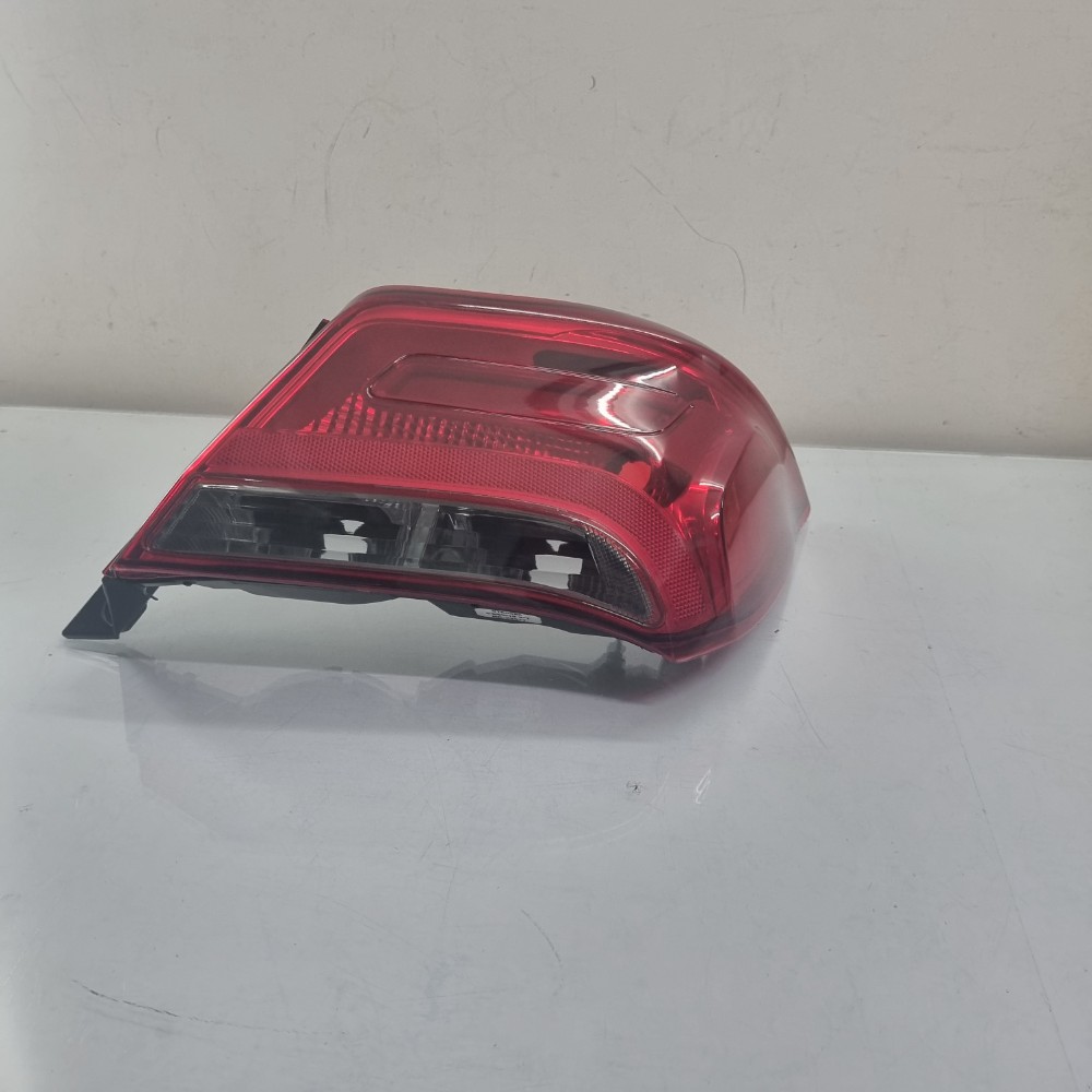 Lanterna Fume Direito Chevrolet Onix Hatch Modelos 2020/2024 Direito/passageiro 1