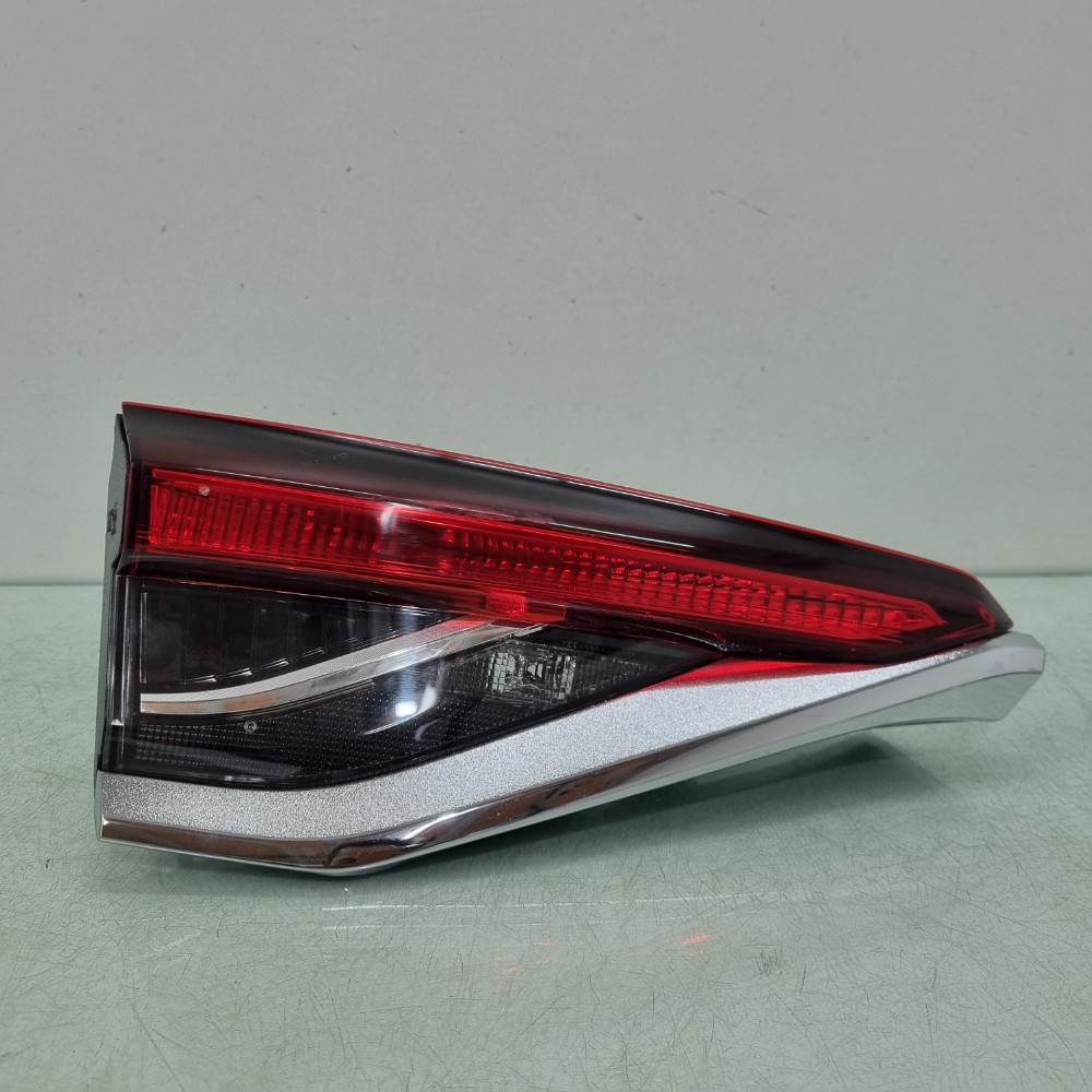 Lanterna Tampa Esquerda Toyota Corolla 2022/2024 Semi-Nova