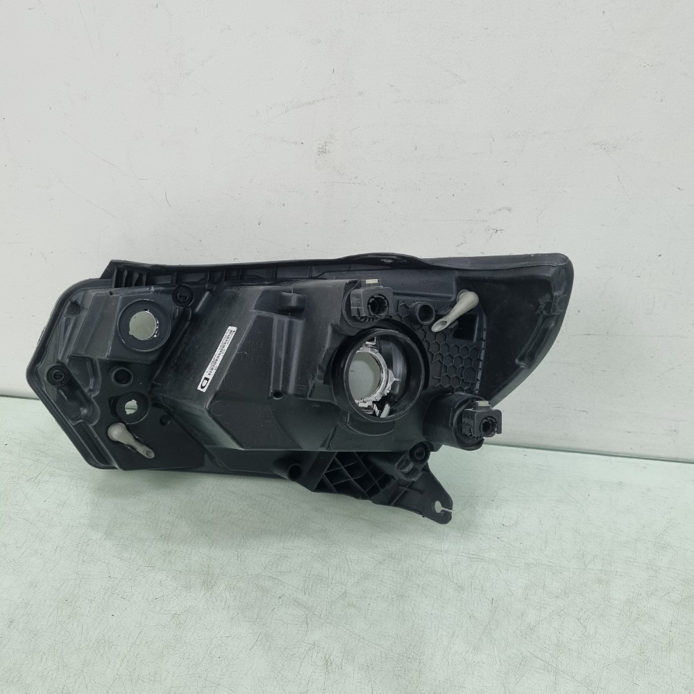 Farol Lado Direito Volkswagen Saveiro Robust 2017/2022 Usado 4