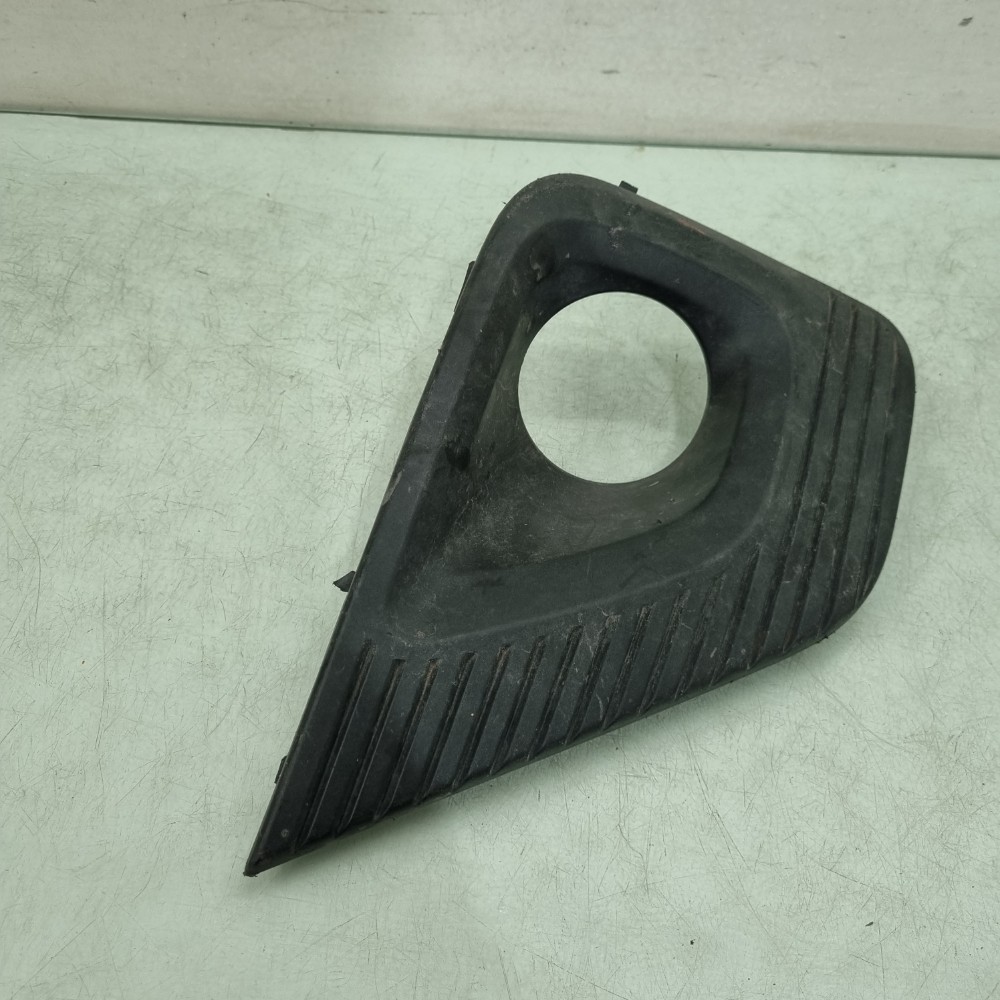 Moldura Do Cibié Esquerdo Fiat Fiorino 2021/2024 Recuperada 2