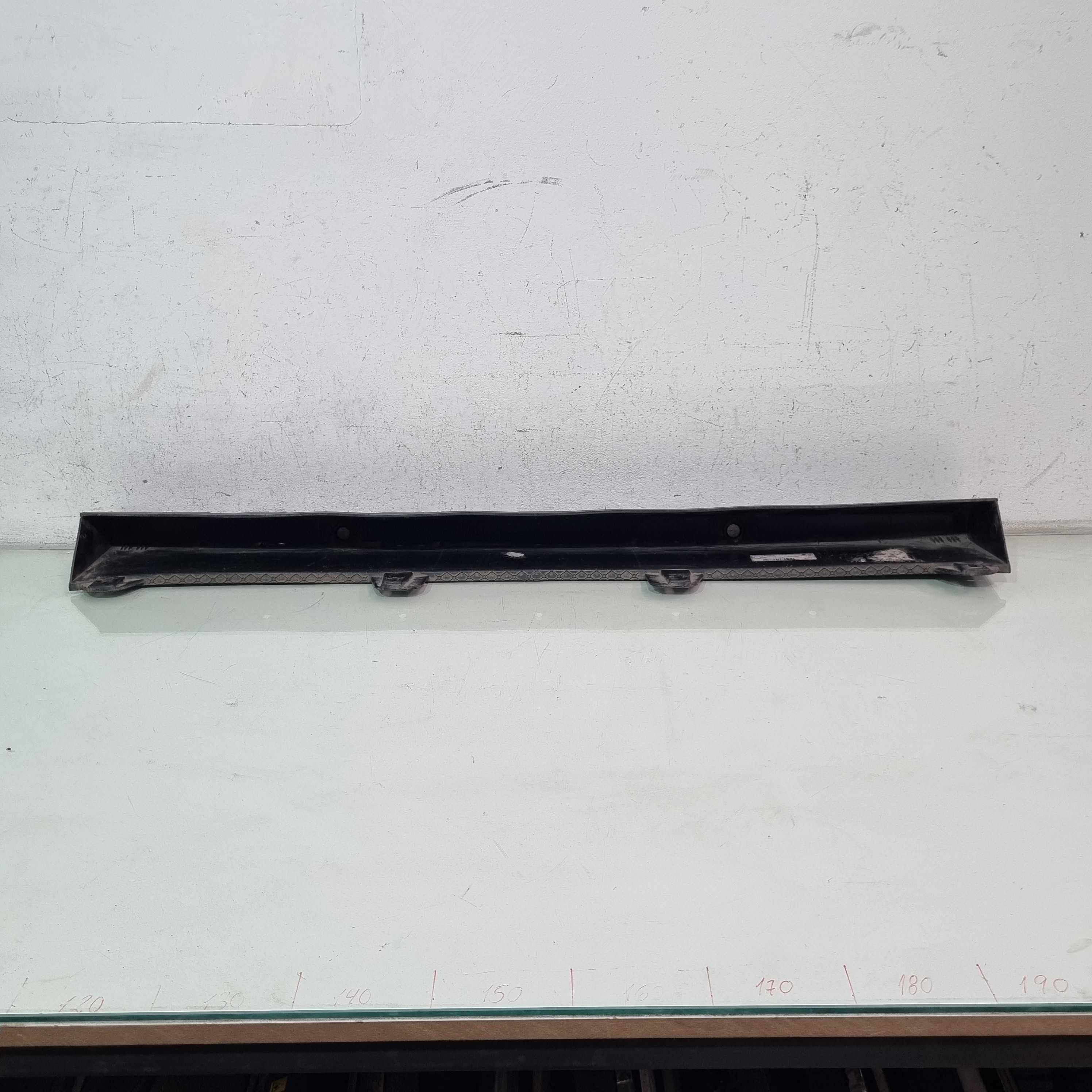 Moldura Central Parachoque Traseiro Fiat Strada 2020/2023 4