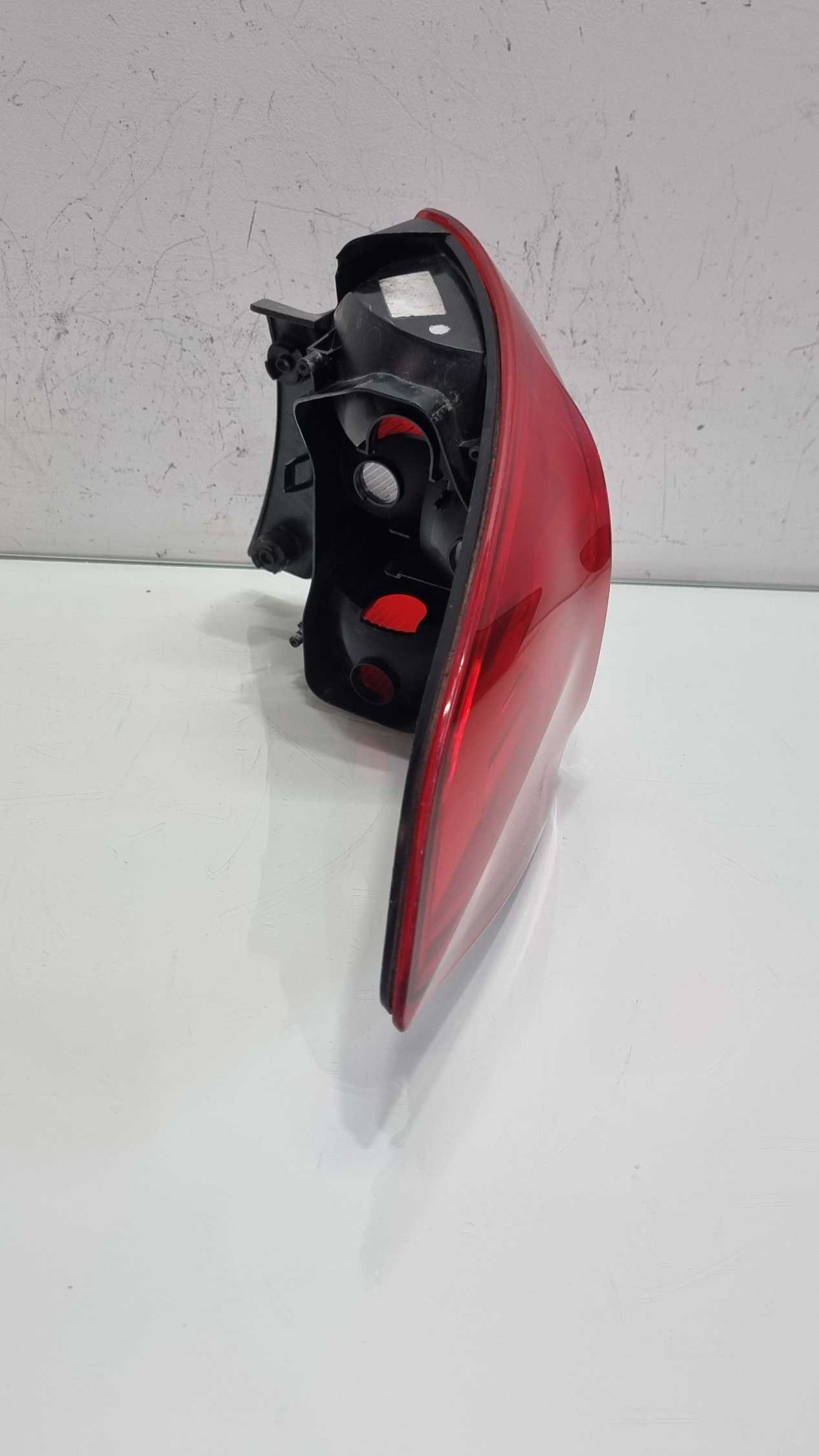 Lanterna lado esquerdo Ford KA Sedan modelo 2015/2018 1