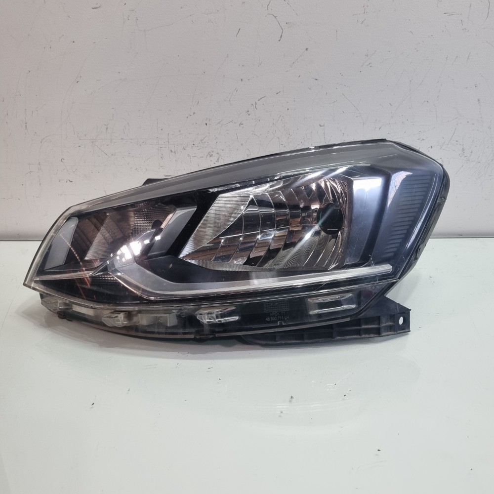 Farol C/friso Prata Do Lado Esquerdo Volkswagen G7 2016/2018 Esquerdo/motorista 1