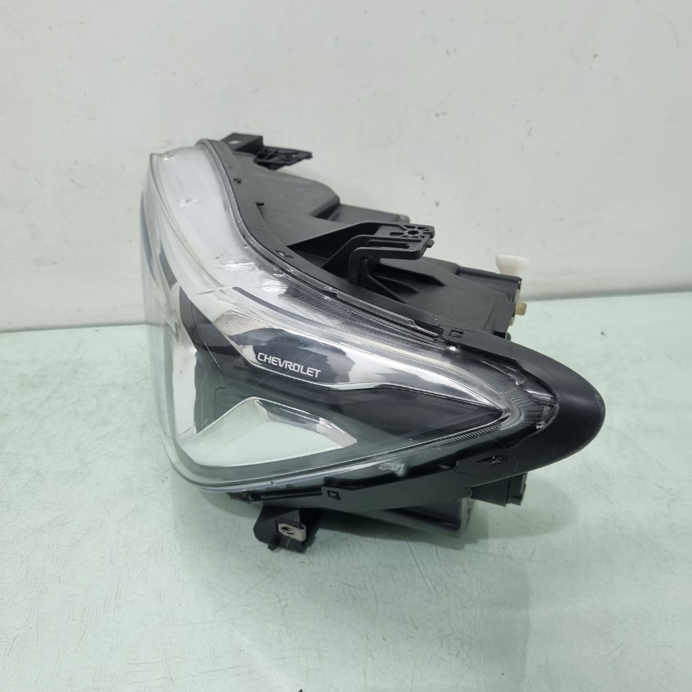 Farol Lado Esquerdo Chevrolet Tracker 2020 À 2024 3