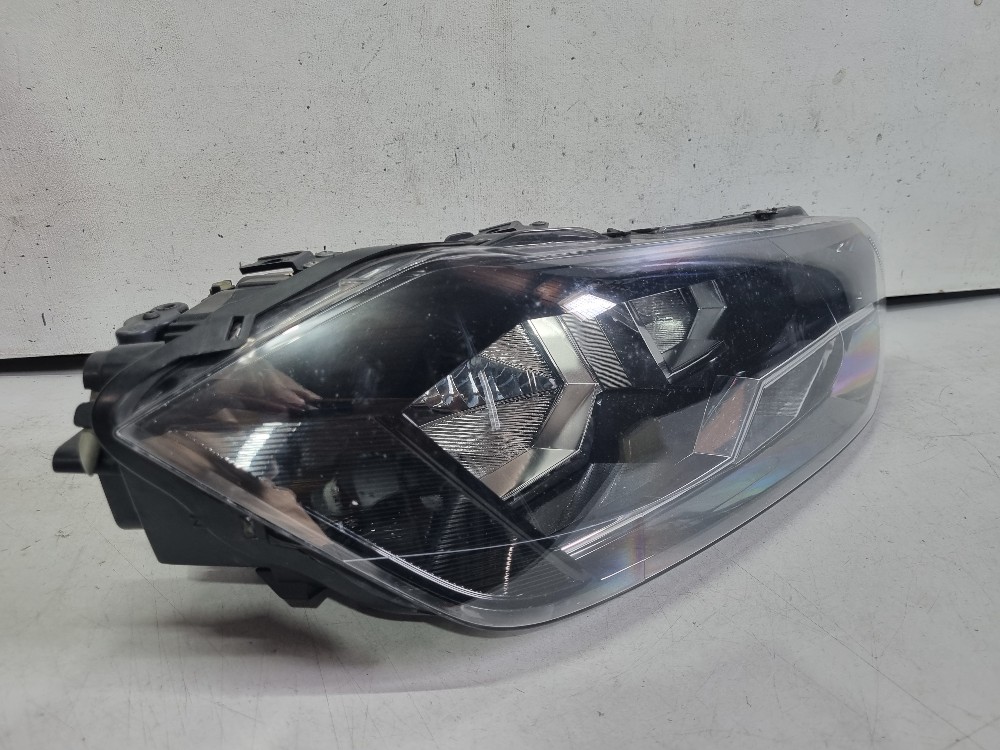 Farol Direito  Friso Cromado  Vw Polo  2017/2021 Recuperado. 2