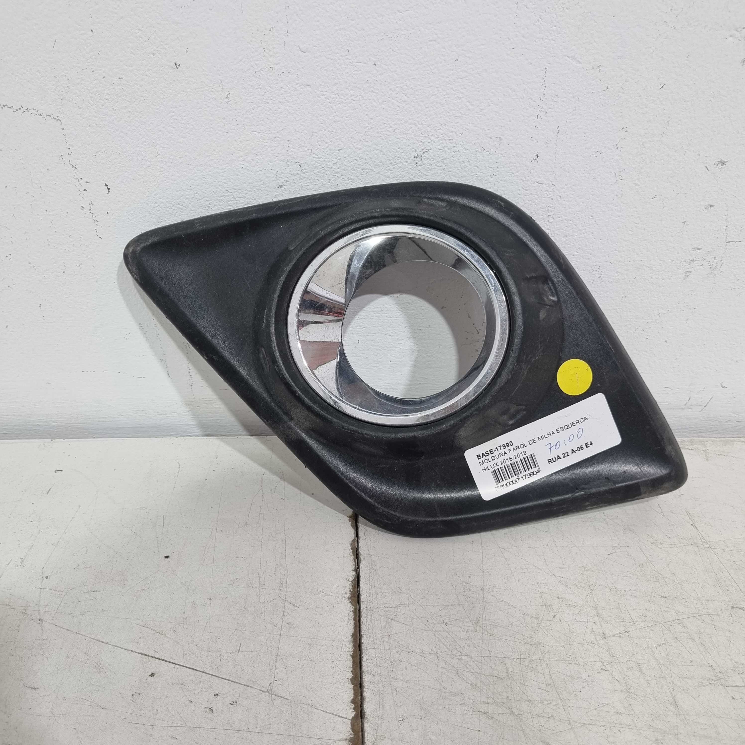 Moldura Farol De Milha Esquerda Toyota Hilux 2016/2019 Esquerdo