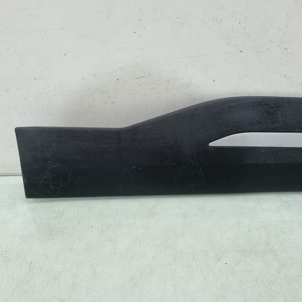 Friso Porta Tras Direita Nissan Kicks 2017/2023 Recuperado 2